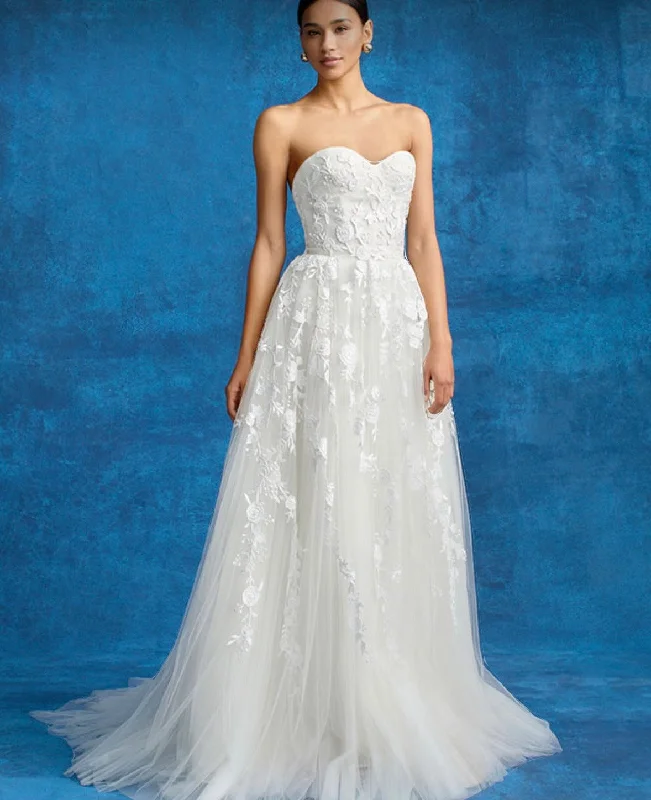 Carolina Herrera Serafina wedding gown - 10 Full Skirt Wedding